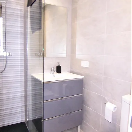 Luxury 7 Bedroom Heated Pool Hot Tub 5 Mins From The Sleeps 16 Вилла