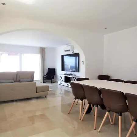 Вилла Luxury 7 Bedroom Heated Pool Hot Tub 5 Mins From The Sleeps 16 Бенальмадена