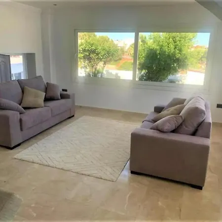 Luxury 7 Bedroom Heated Pool Hot Tub 5 Mins From The Sleeps 16 *